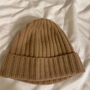 Everlane Cashmere Ribbed Beanie in Camel